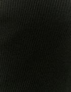 Schwarzer Pullover mit V-Ausschnitt