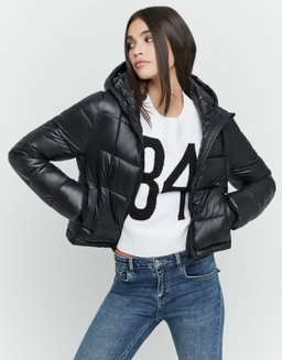 Schwarze figurbetonte Steppjacke mit Kapuze | TALLY WEiJL