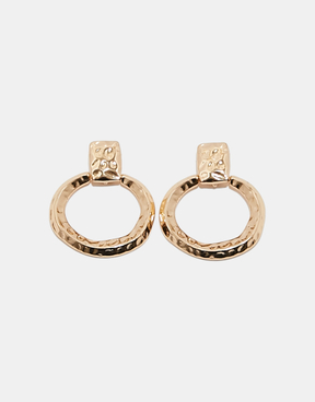 Orecchini a cerchio dorati effetto martellato | TALLY WEiJL