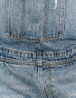Salopette Corta Strappata di Jeans