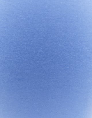 Blaues kurzärmliges T-Shirt-Kleid