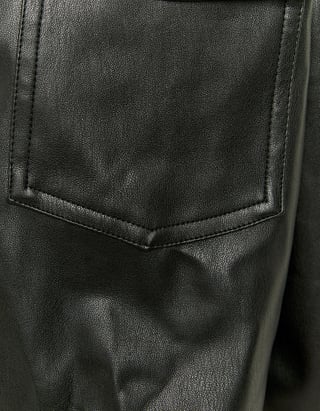 Schwarze Oversize Jacke aus Kunstleder