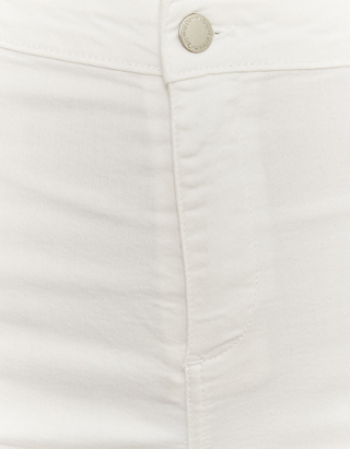 Białe jeansowe szorty z wysokim stanem - Skinny
