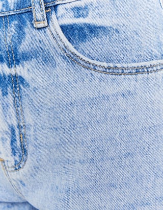 Shorts di Jeans Strappati a Vita Alta 