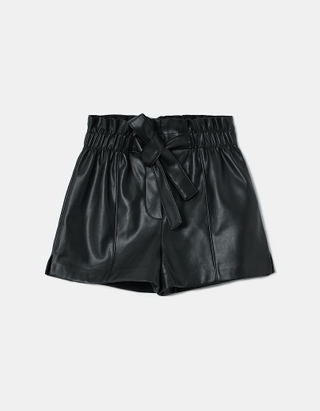 High Waist Paperbag Shorts aus Kunstleder