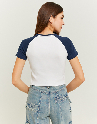 TALLY WEiJL, Weisses Cropped T-Shirt mit blauem Varsity Print for Women