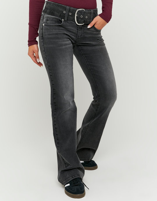 Schwarze Mid Waist Bootcut Jeans mit Gürtel | TALLY WEiJL