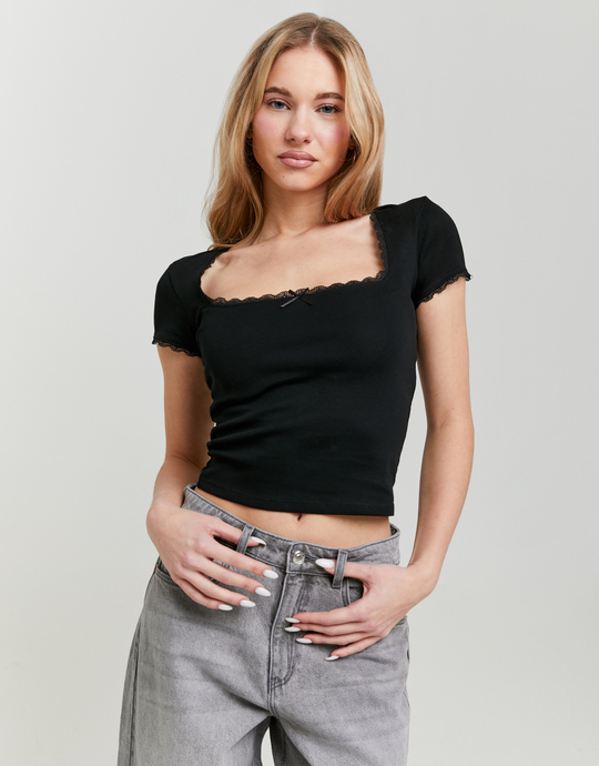 Schwarzes Basic Top mit Spitzendetails | TALLY WEiJL