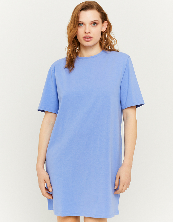 Blaues kurzärmliges T-Shirt-Kleid