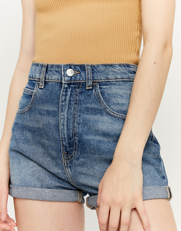 jean shorts with pockets showing