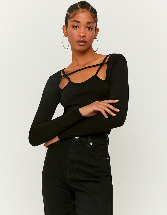 black long sleeve shirt crop