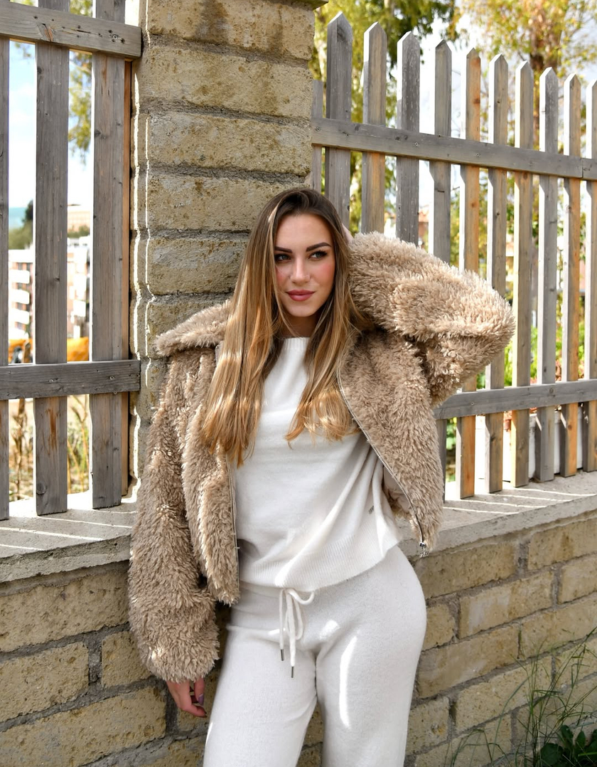 Giacca Beige in Eco-Pelliccia con Zip