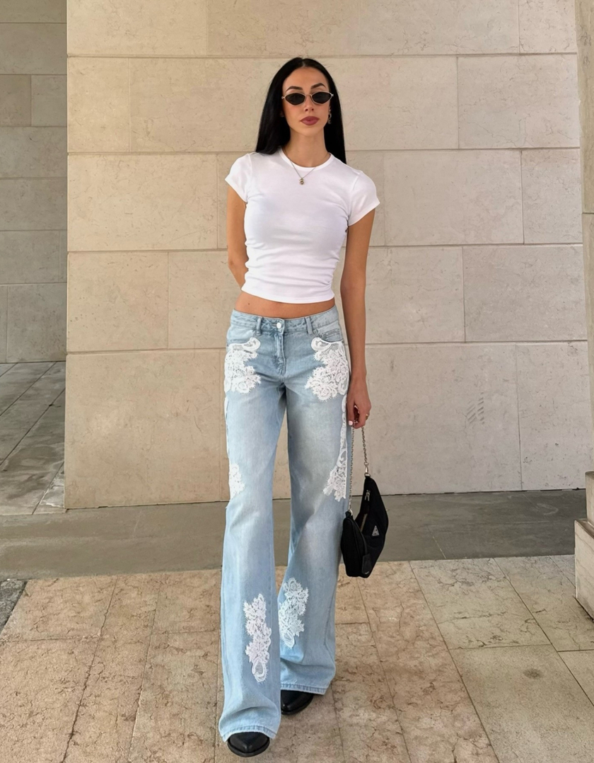 Jeans blu a vita bassa dritti con pizzo