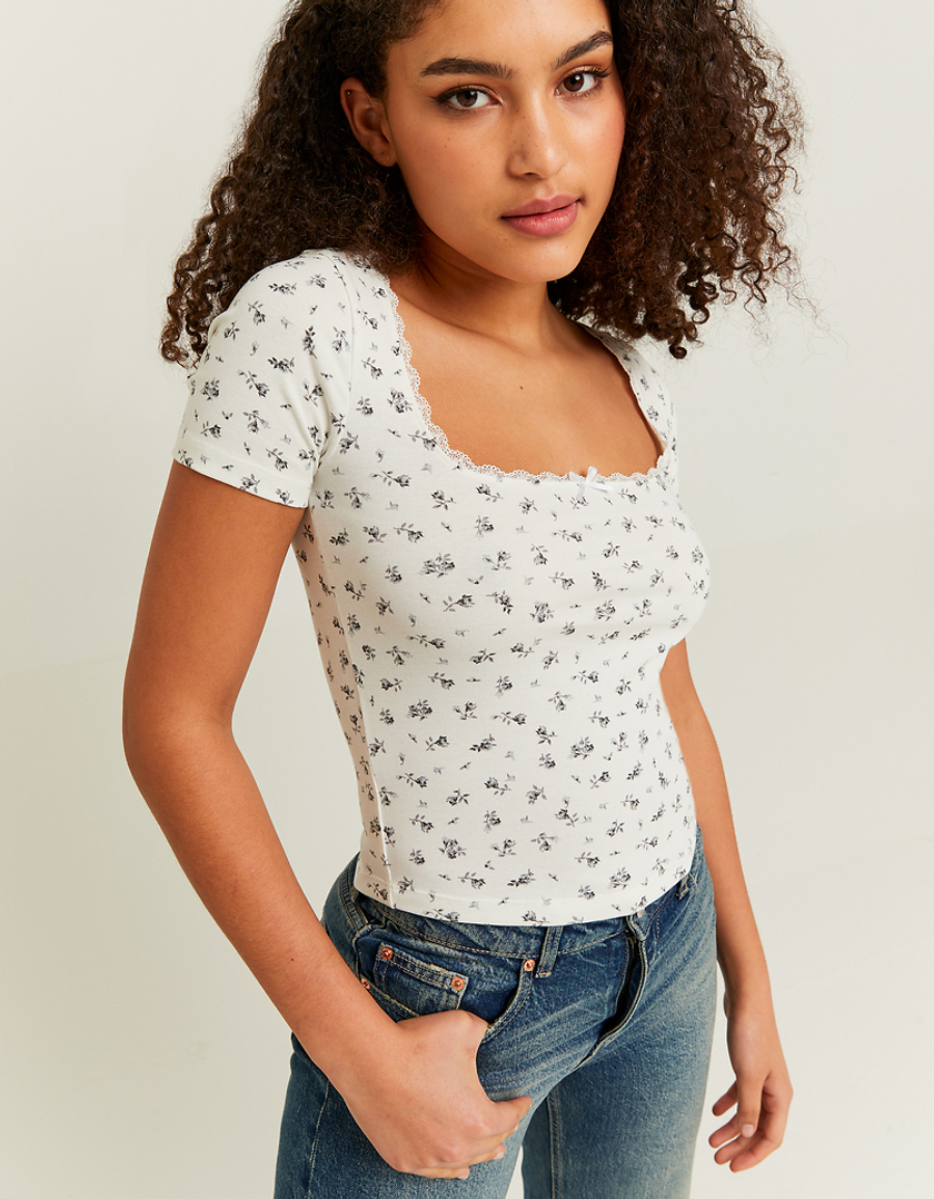 TALLY WEiJL, Floral Basic T-shirt with Lace Neckline Detail for Women